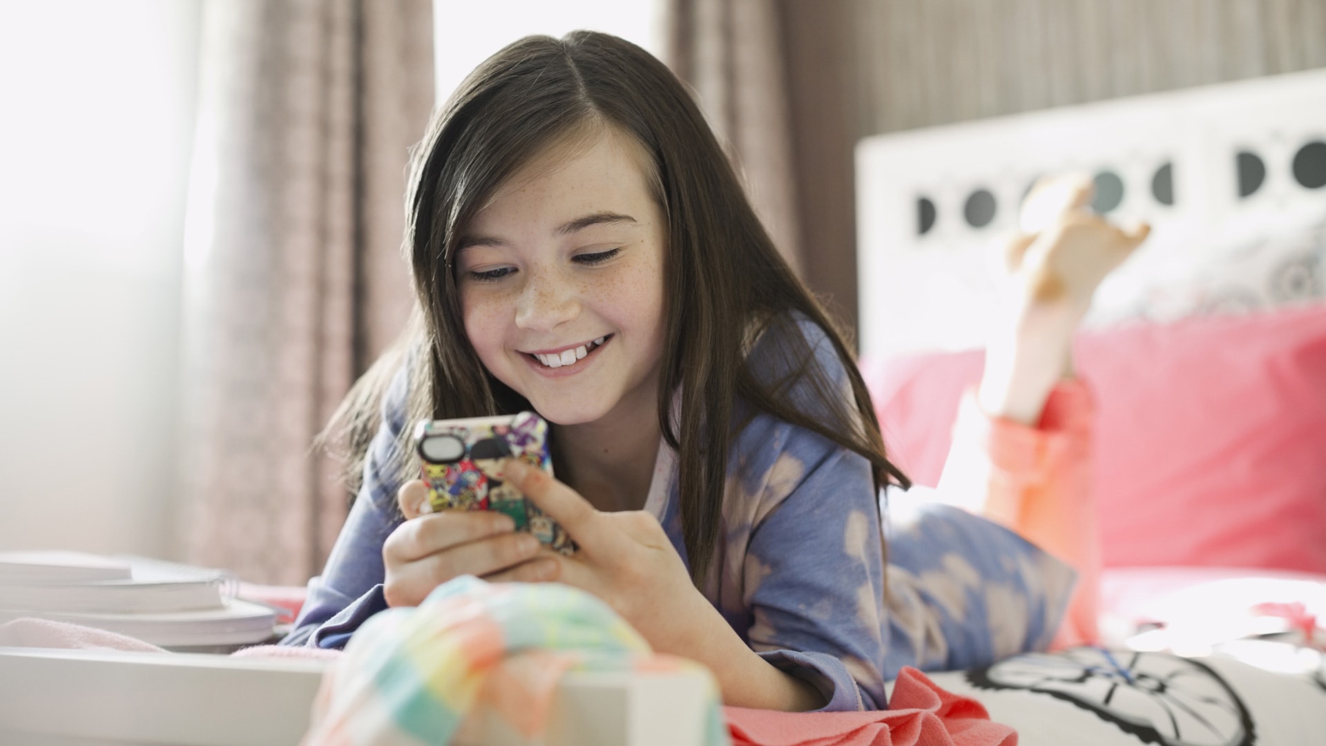 BEST ✔️ Phones for Kids and Teenagers in 2025 | Findmykids