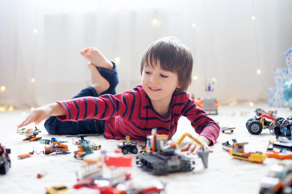 how to keep toddlers busy