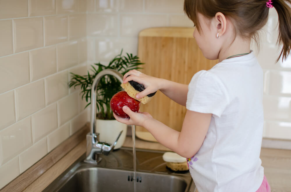 kids showering
