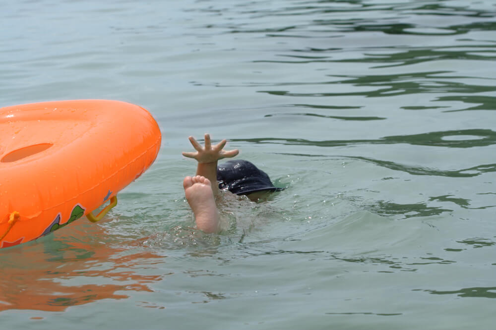 what are the 10 safety tips for swimming