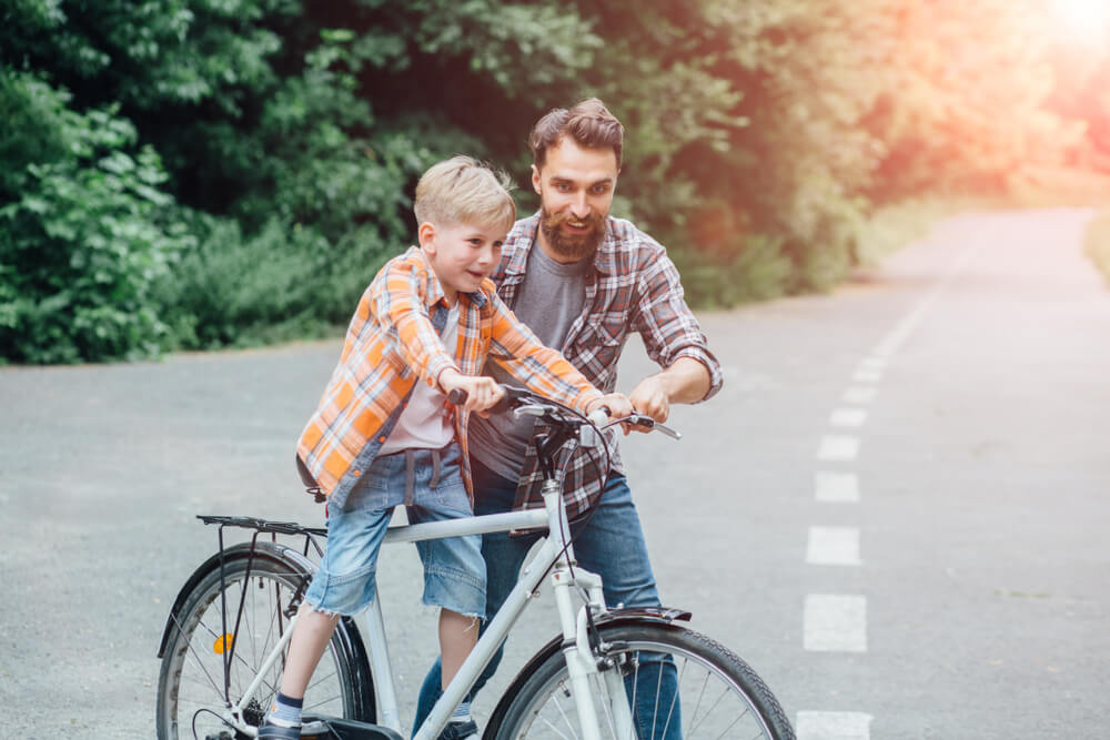 is it illegal to ride a bike without a helmet