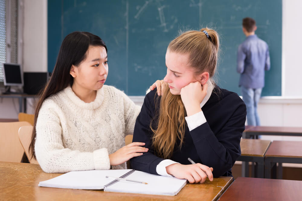 chat with friends at school