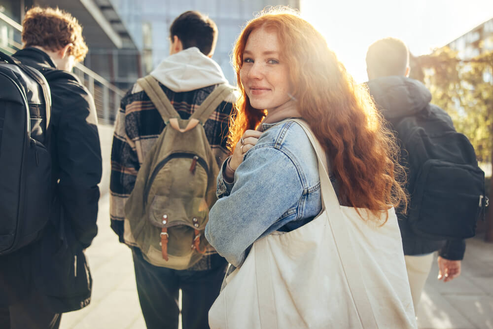 how to make friends at a new school how to make friends at a new school