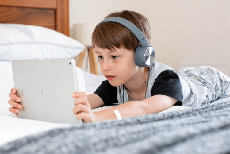 Illegal Streaming Sites Uncovered: A Parent's Guide | Findmykids
