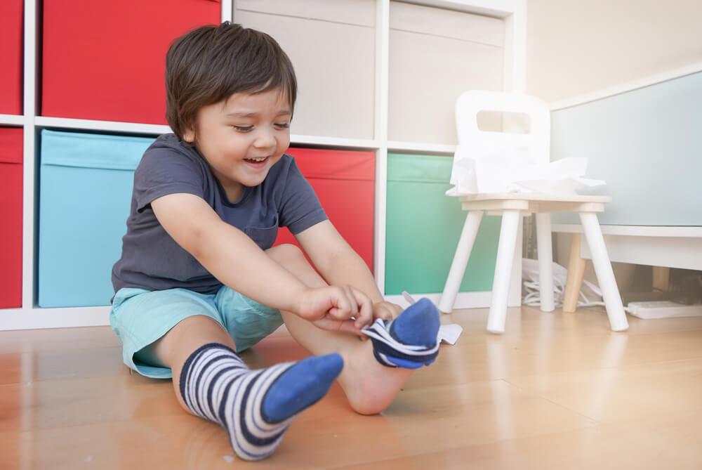 How to Teach the Child to Get Dressed On Their Own? What to Do if the ...