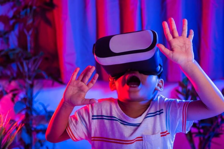 Kid Using The Oculus Rift 2 Oculus Parental Controls Guide | Quest 2 For Kids