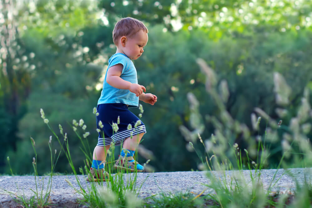 12 month old baby walking