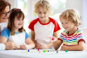 25 Fun Indoor Games for Kids to Play at Home | Findmykids